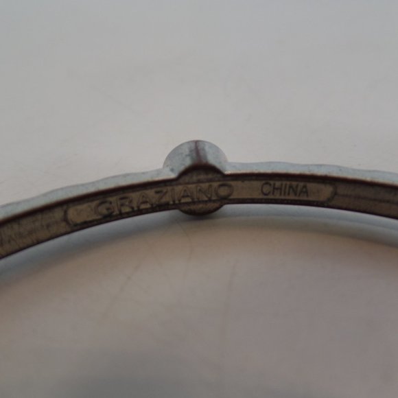 Graziano (Stamped) Silvertone Bangle Bracelet 7" Wrist or Smaller 4 Stations - Picture 4 of 10